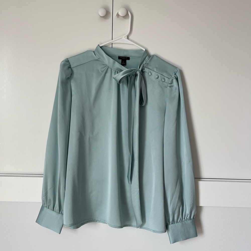 Ann Taylor Mint Green Tie-Neck Long Sleeve Blouse